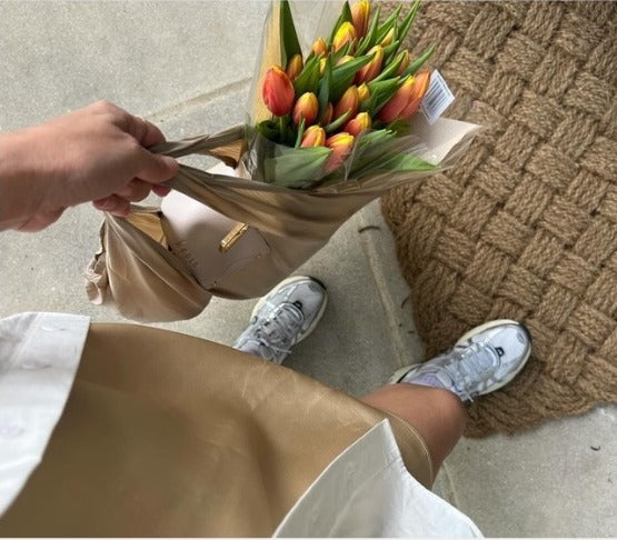 Veylla Carryall mit Tulpen